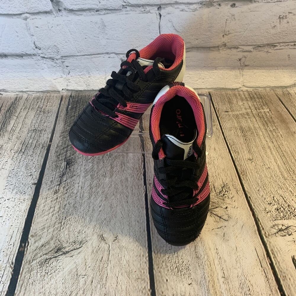 UMBRO Girl’s Black/Pink Corsica Engage Soccer Cleats / Size: 11K